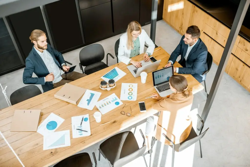Bsuiness people at the meeting room